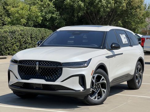 New 2025 Lincoln Nautilus Premier w/ Equipment Group 102A image 2