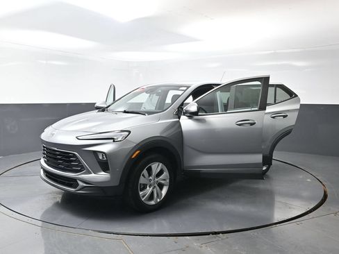 Used 2025 Buick Encore GX Preferred AWD/4WD image 57