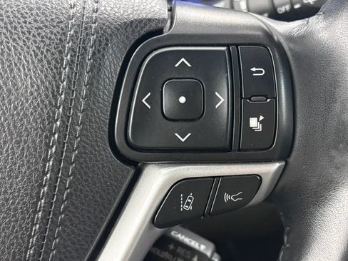 Used 2019 Toyota Highlander XLE AWD/4WD image 50