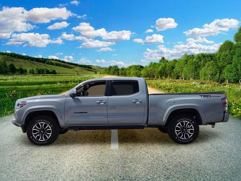 Used 2021 Toyota Tacoma TRD Sport RWD image 3