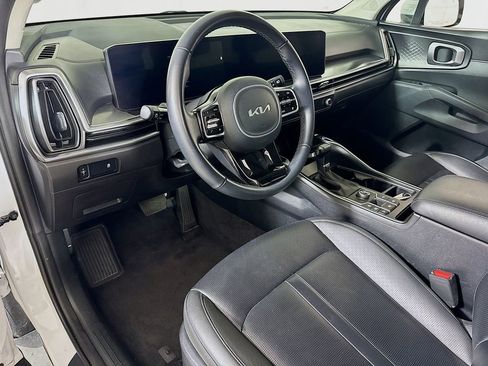 Used 2024 Kia Sorento S image 7