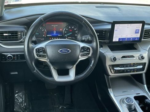 Certified 2023 Ford Explorer XLT w/ Equipment Group 202A AWD/4WD image 7