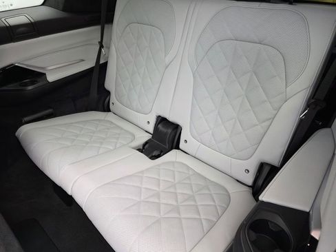 Used 2024 BMW X7 xDrive40i image 16