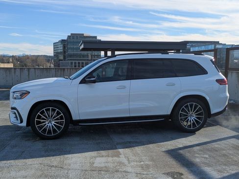 Used 2026 Mercedes-Benz GLS 450 4MATIC image 9