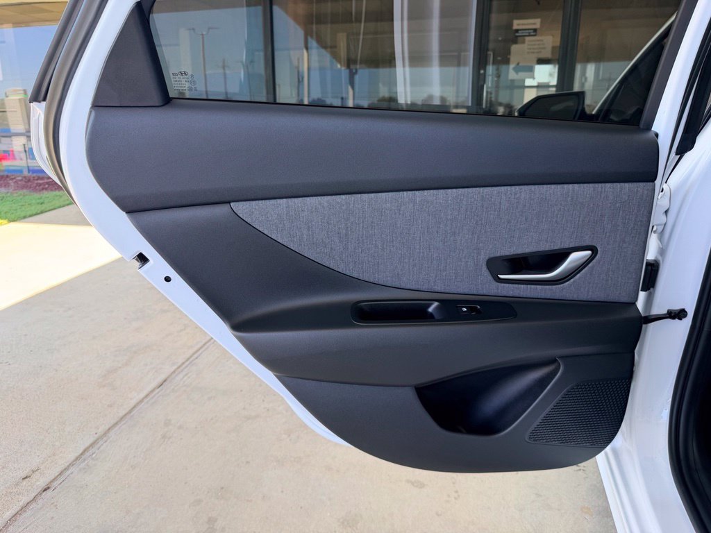 Used 2025 Hyundai Elantra Limited FWD image 30