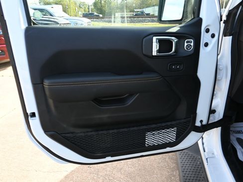 New 2025 Jeep Wrangler Unlimited Sahara AWD/4WD image 8