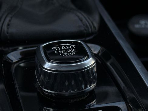 Used 2020 Volvo XC90 T6 Momentum image 23