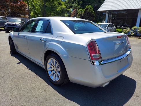 Used 2012 Chrysler 300 Limited RWD image 6