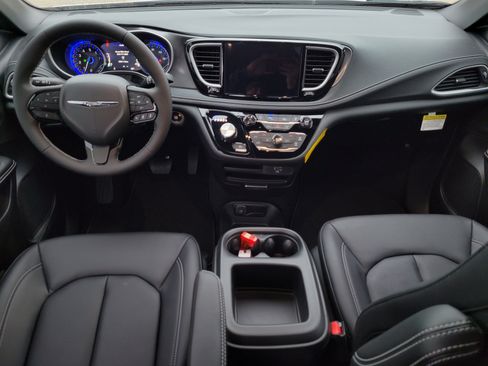 New 2026 Chrysler Pacifica Select image 11