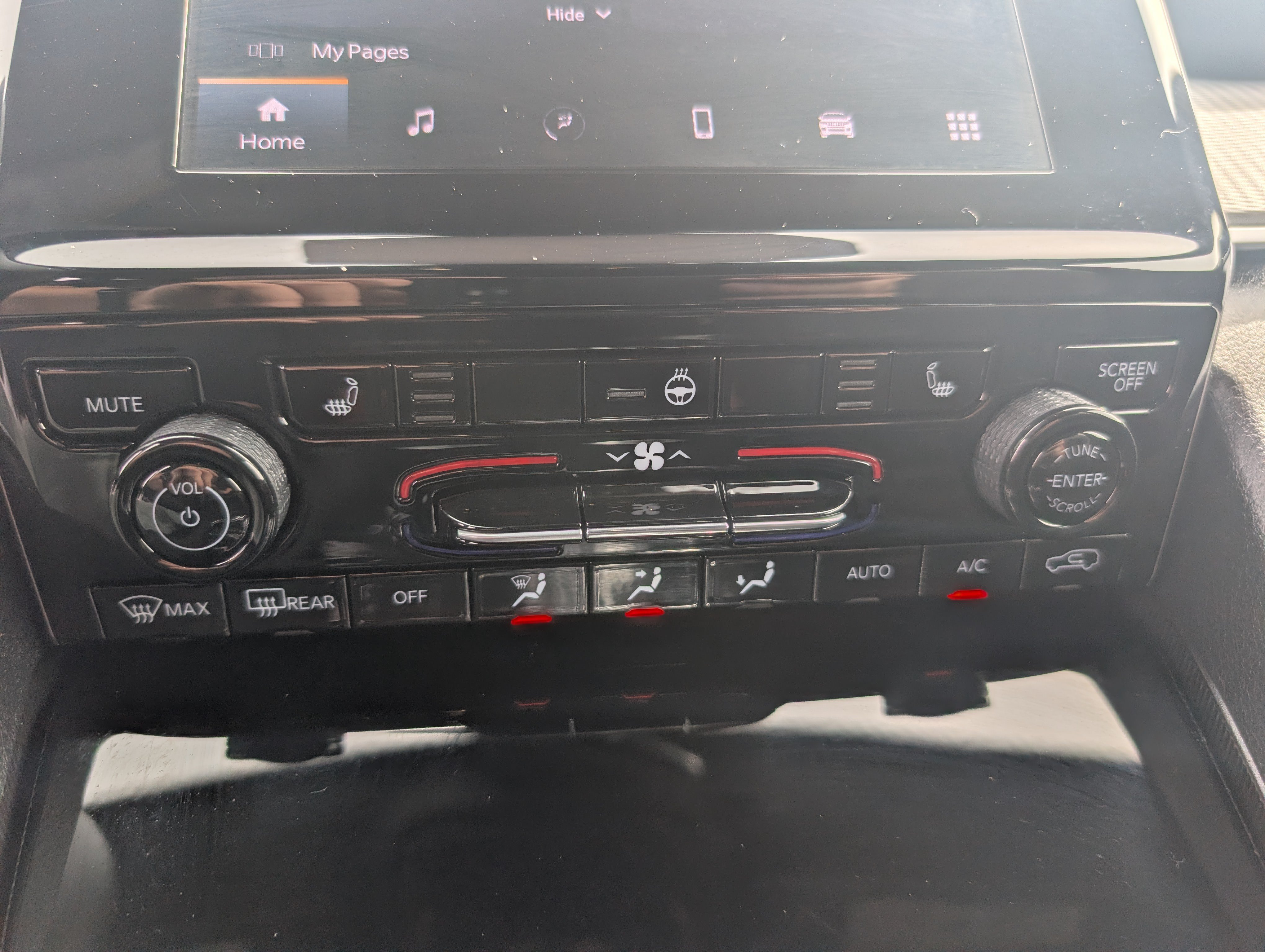 Used 2025 Jeep Grand Cherokee Altitude AWD/4WD image 19