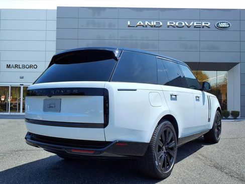 New 2025 Land Rover Range Rover SE image 2