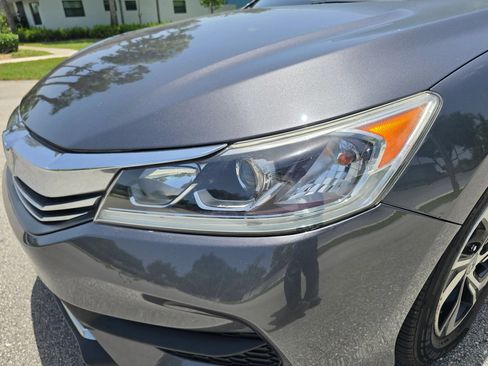 Used 2017 Honda Accord LX image 9