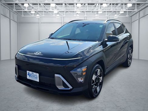 Certified 2025 Hyundai Kona SEL image 1