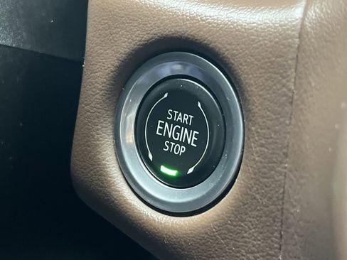 Used 2021 Chevrolet Suburban High Country w/ Premium Package image 8