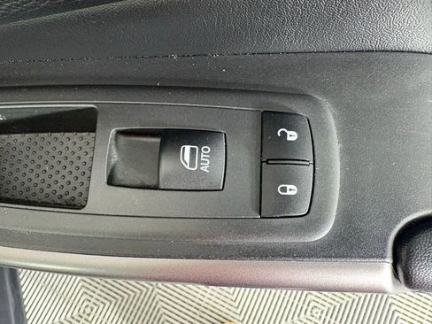 Used 2019 Jeep Cherokee Latitude Plus w/ Cold Weather Group AWD/4WD image 36