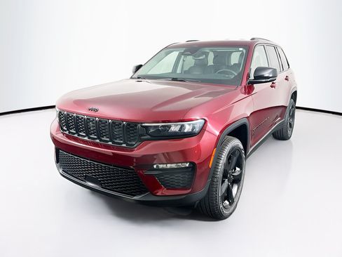 Used 2023 Jeep Grand Cherokee Limited w/ Black Appearance Package AWD/4WD image 3