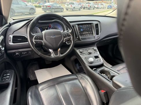 Used 2017 Chrysler 200 Limited Platinum w/ Comfort & Convenience Group FWD image 12