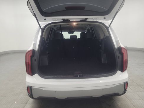 Used 2023 Kia Telluride LX FWD image 29