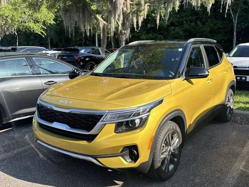 Used 2023 Kia Seltos S w/ Navigation Package FWD image 11