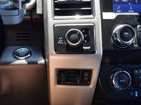 Used 2020 Ford F250 Lariat w/ Lariat Ultimate Package AWD/4WD image 24
