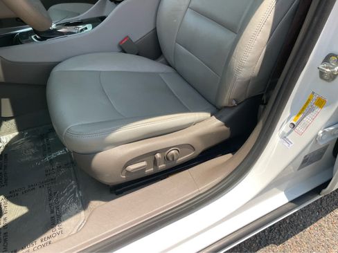 Used 2022 Chevrolet Malibu LT FWD image 13