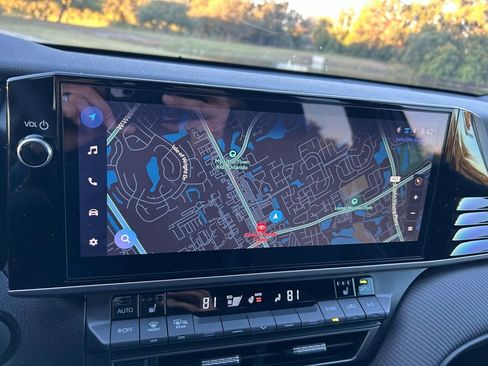 Used 2025 Toyota Camry SE image 24