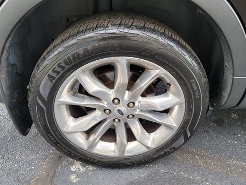 Used 2013 Ford Explorer XLT image 39