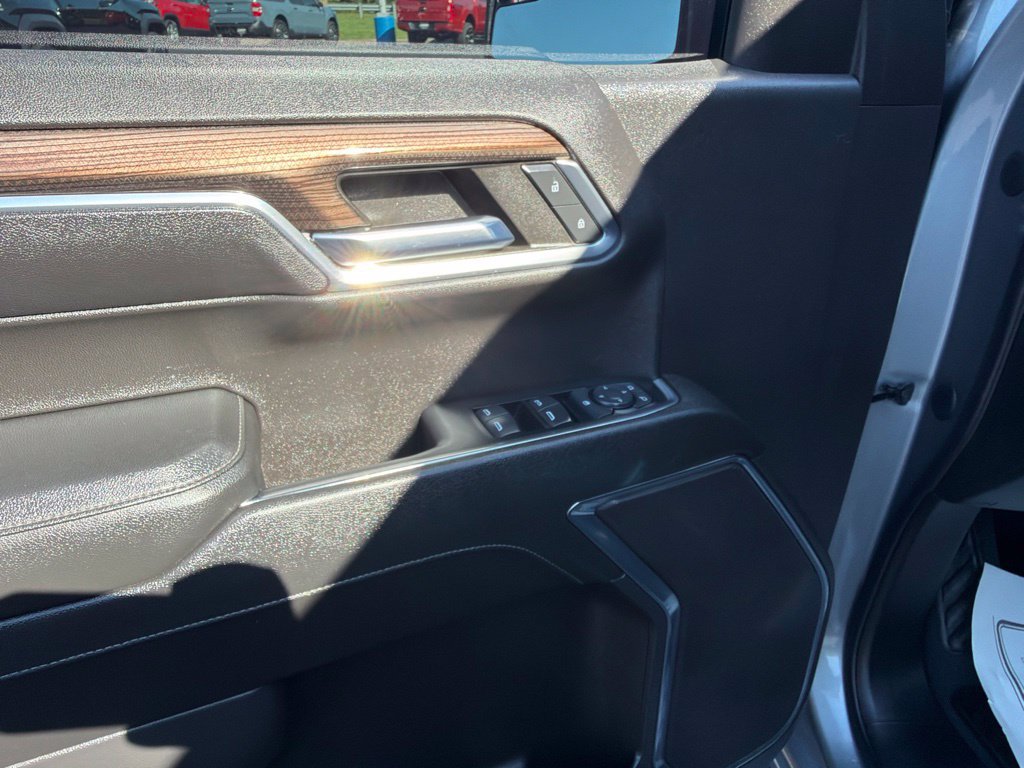 Used 2023 Chevrolet Silverado 1500 LT AWD/4WD image 25