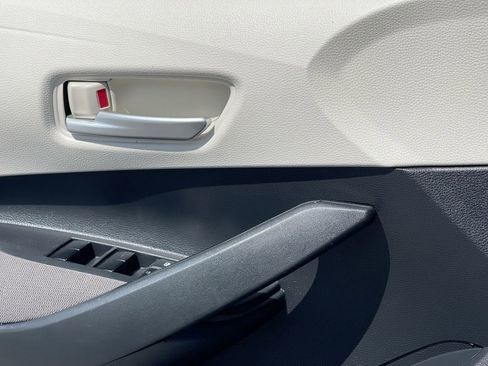 Used 2020 Toyota Corolla LE FWD image 8