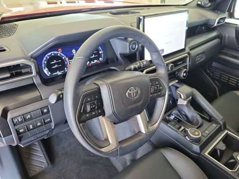 Used 2025 Toyota 4Runner Limited AWD/4WD image 28