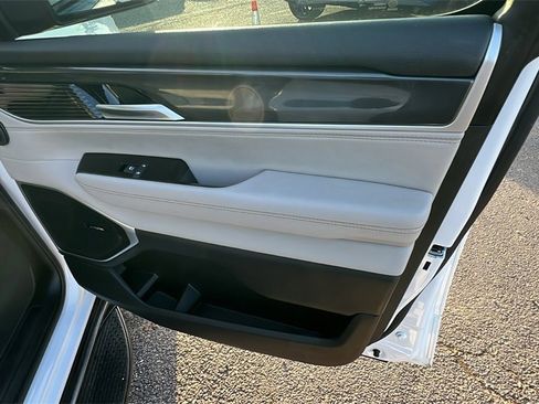 Used 2023 Jeep Wagoneer 4WD image 14