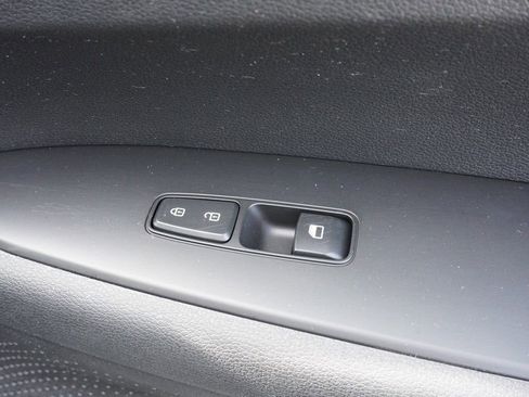 Used 2023 Kia Forte LXS image 29