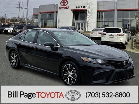 Used 2024 Toyota Camry SE image 1