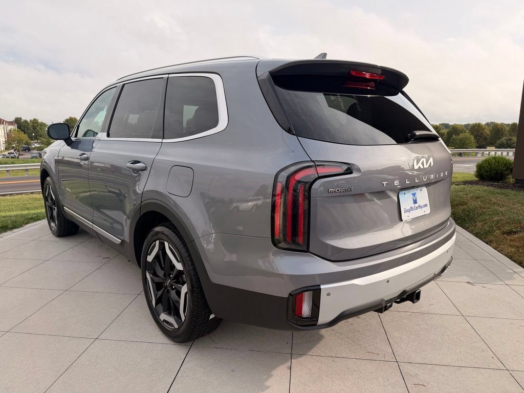 Used 2024 Kia Telluride EX w/ EX Captain's Chair Package FWD image 6