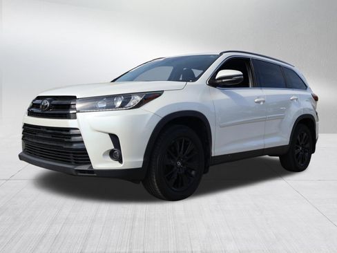 Used 2019 Toyota Highlander SE w/ Protection Package #3 AWD/4WD image 3