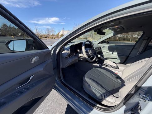 Used 2023 Hyundai Elantra SEL w/ Preferred Accessory Package image 13