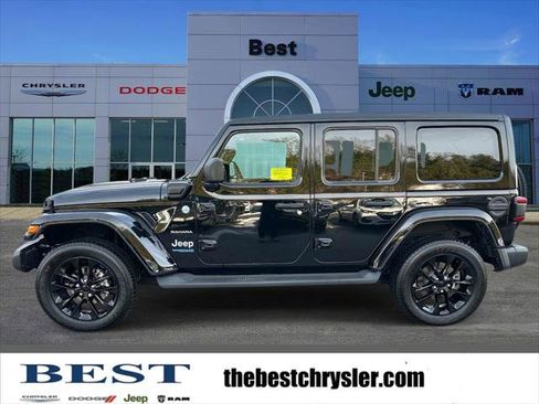 Certified 2022 Jeep Wrangler Unlimited Sahara w/ Cold Weather Group image 2