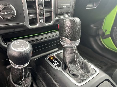 Used 2018 Jeep Wrangler Unlimited Sahara w/ Uconnect 4C Nav & Sound Group AWD/4WD image 29