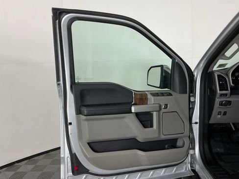 Used 2018 Ford F150 Lariat w/ Equipment Group 502A Luxury AWD/4WD image 13