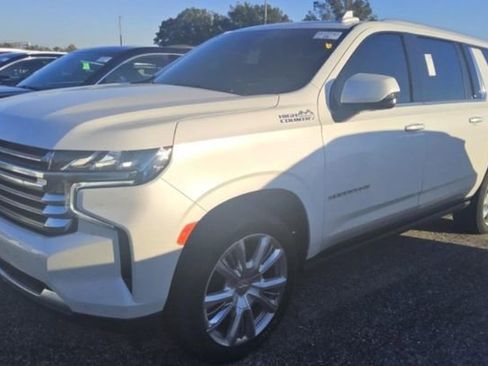 Used 2024 Chevrolet Suburban High Country image 3