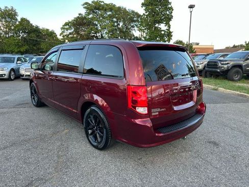 Used 2019 Dodge Grand Caravan SE FWD image 8