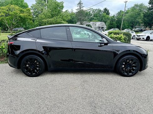 Used 2021 Tesla Model Y Long Range AWD/4WD image 3
