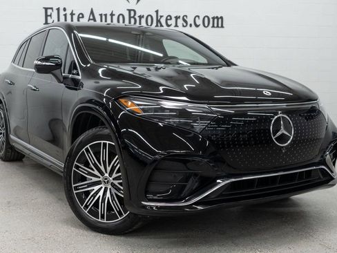 Used 2023 Mercedes-Benz EQS 580 4MATIC SUV w/ Exclusive Trim Package image 6