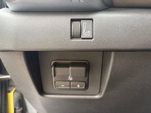 Used 2023 GMC Canyon Denali AWD/4WD image 30