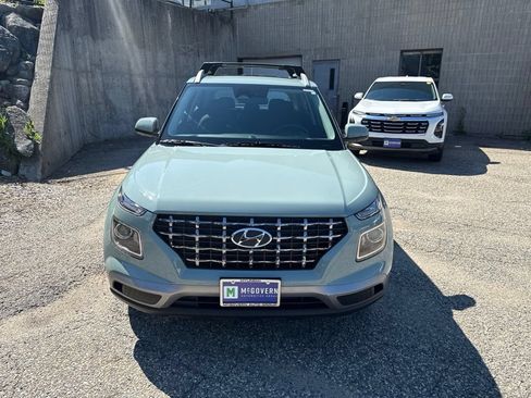 Certified 2025 Hyundai Venue SEL FWD image 9