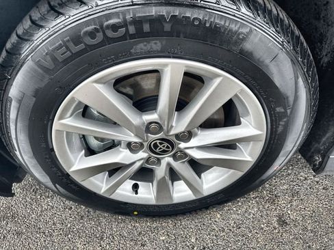 Used 2025 Toyota Camry LE image 19