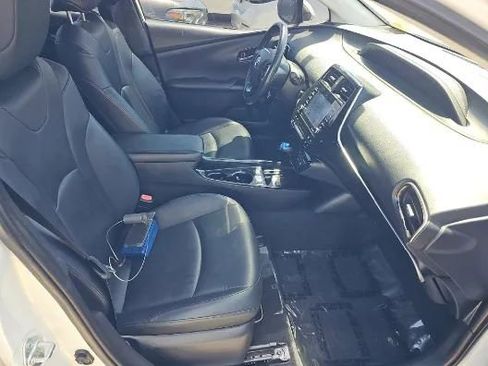 Used 2022 Toyota Prius XLE FWD image 12