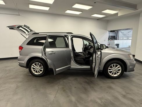 Used 2017 Dodge Journey SE w/ Flexible Seating Group FWD image 31