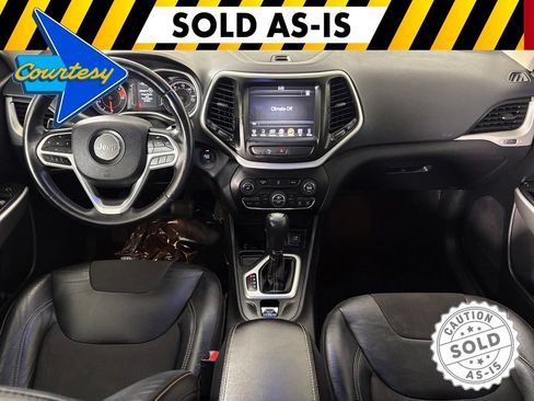Used 2018 Jeep Cherokee Latitude Plus w/ Comfort/Convenience Group FWD image 31