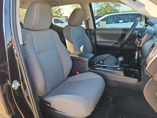 Used 2022 Toyota Tacoma SR AWD/4WD image 18